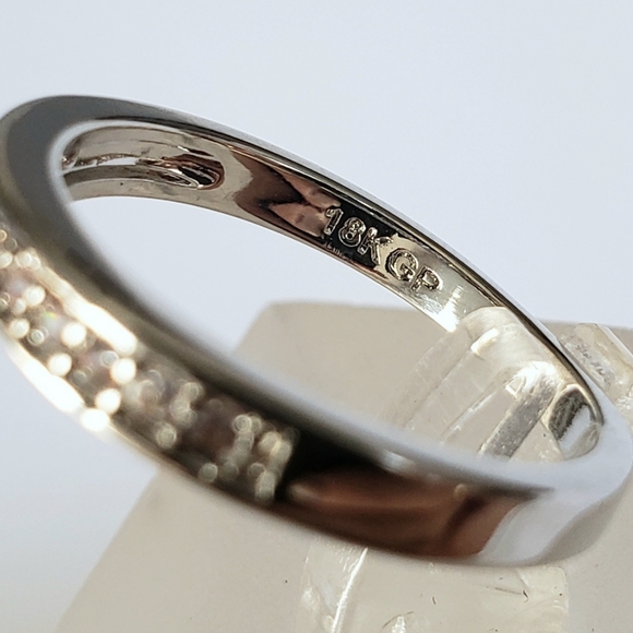 18k Channel Set Band - Picture 6 of 8